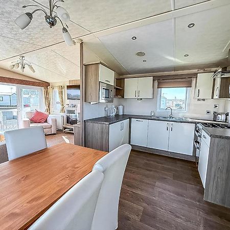 Beautiful Caravan With Decking Wifi At St Osyth Beach Holiday Park Ref 28077Dw Clacton-on-Sea Exteriör bild