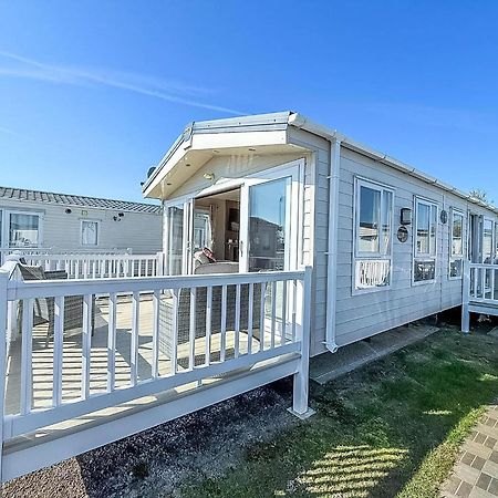 Beautiful Caravan With Decking Wifi At St Osyth Beach Holiday Park Ref 28077Dw Clacton-on-Sea Exteriör bild