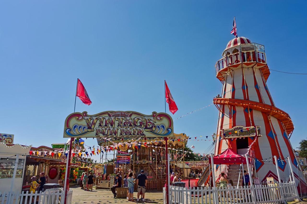 Beautiful Caravan With Decking Wifi At St Osyth Beach Holiday Park Ref 28077Dw Clacton-on-Sea Exteriör bild