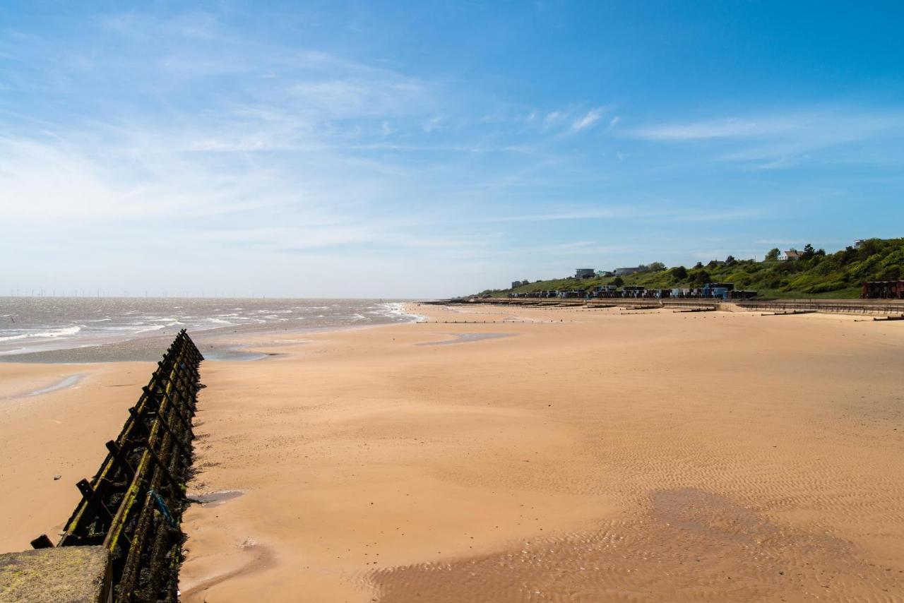 Beautiful Caravan With Decking Wifi At St Osyth Beach Holiday Park Ref 28077Dw Clacton-on-Sea Exteriör bild