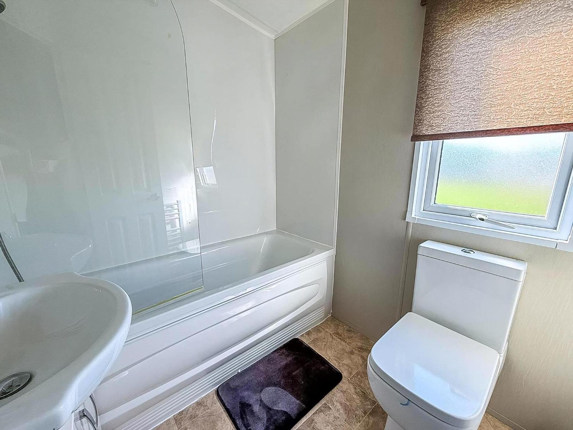 Beautiful Caravan With Decking Wifi At St Osyth Beach Holiday Park Ref 28077Dw Clacton-on-Sea Exteriör bild