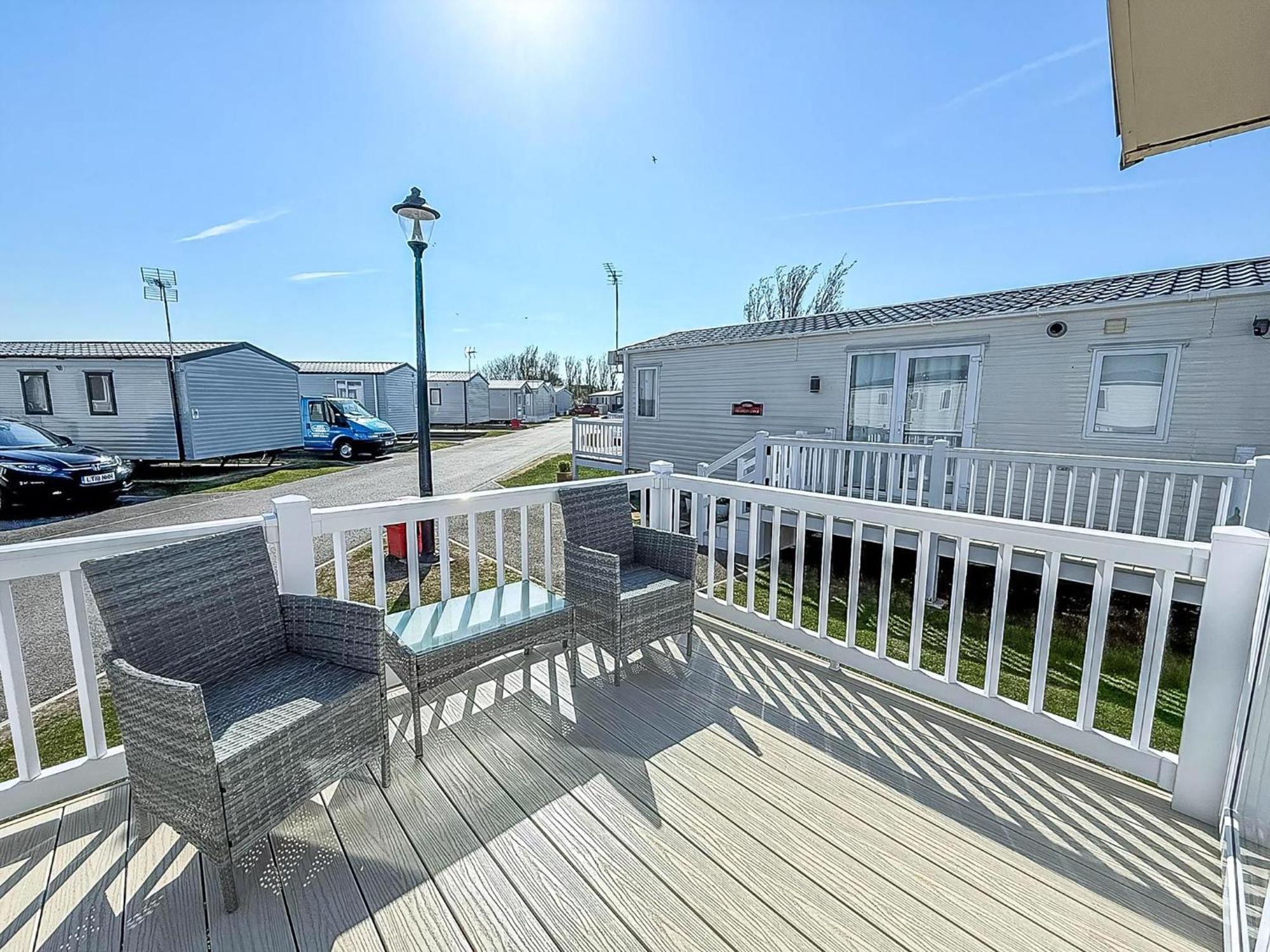 Beautiful Caravan With Decking Wifi At St Osyth Beach Holiday Park Ref 28077Dw Clacton-on-Sea Exteriör bild