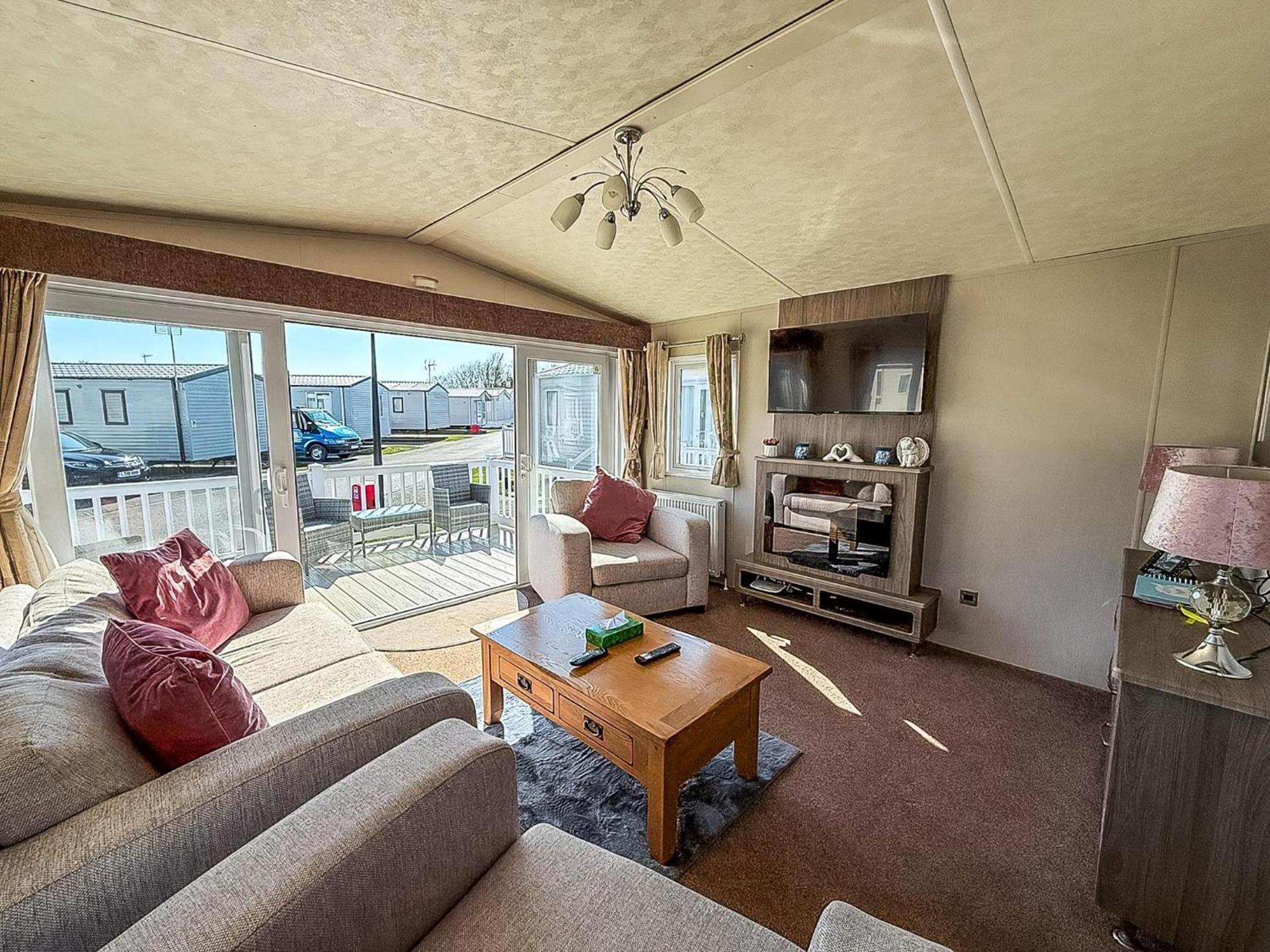 Beautiful Caravan With Decking Wifi At St Osyth Beach Holiday Park Ref 28077Dw Clacton-on-Sea Exteriör bild